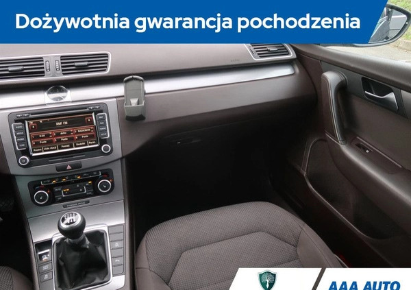 Volkswagen Passat cena 29000 przebieg: 310681, rok produkcji 2011 z Zdzieszowice małe 232